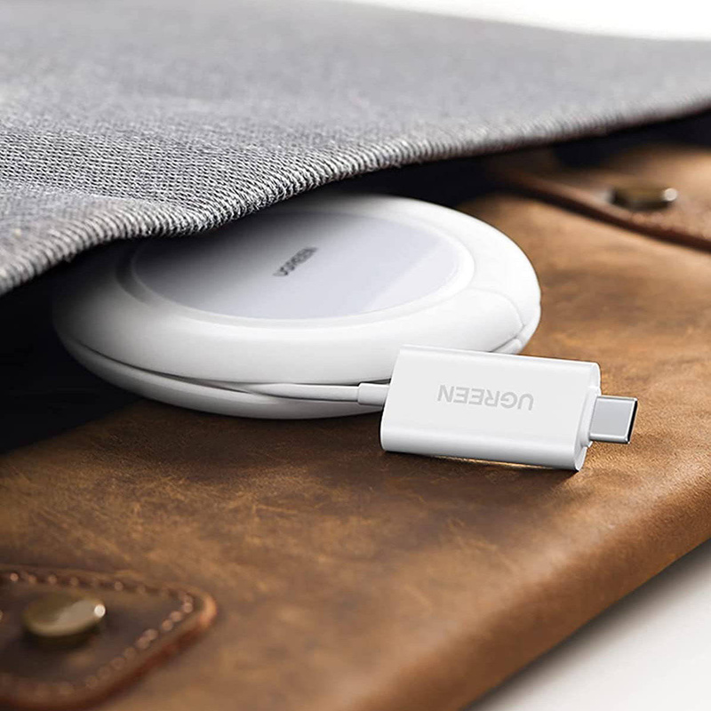 Ugreen ładowarka bezprzewodowa Qi 15W z silikonowym etui kompatybilna z MagSafe biały (CD245-40123)