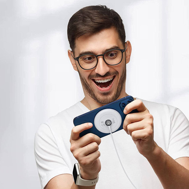 Ugreen 15W Qi kabelloses Ladegerät mit Silikonhülle MagSafe kompatibel weiß (CD245-40123)