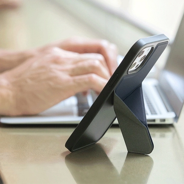 UNIQ Transforma etui na iPhone 12 Pro Max czerwony