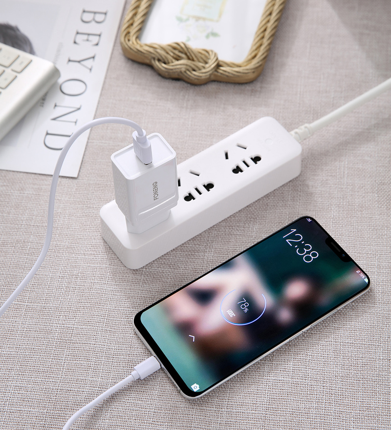 Foneng Ładowarka sieciowa K300 - USB - 18W 3A biała