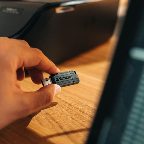 Verbatim Pendrive 8GB USB-A 2.0 PinStripe czarny/black 49062