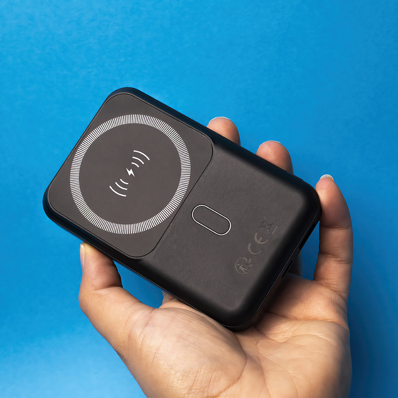 Forever power bank bezprzewodowy MATB-100 PD QC 22.5W 10000 mAh czarny magnetyczny