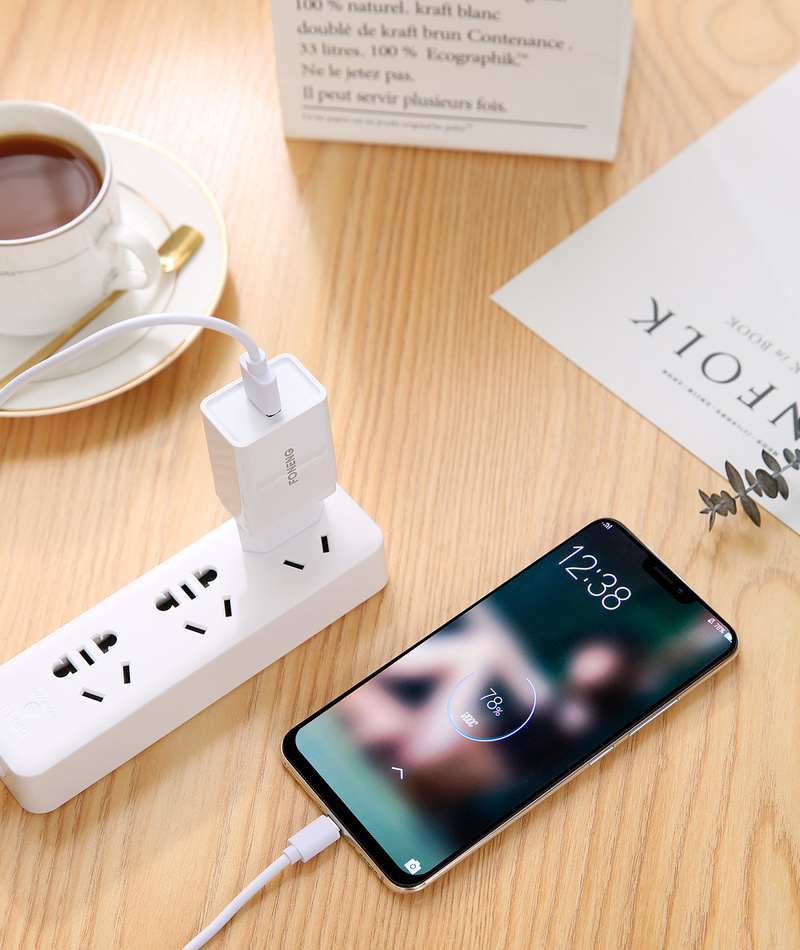 Foneng Ładowarka sieciowa K300 - USB - 18W 3A biała