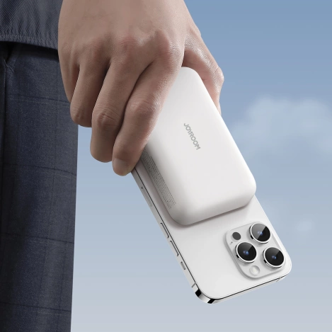 Joyroom Power Bank 10000mAh 20W Power Delivery Quick Charge Magnetic Qi 15W Wireless Charger for iPhone Compatible with MagSafe White (JR-W020 white)